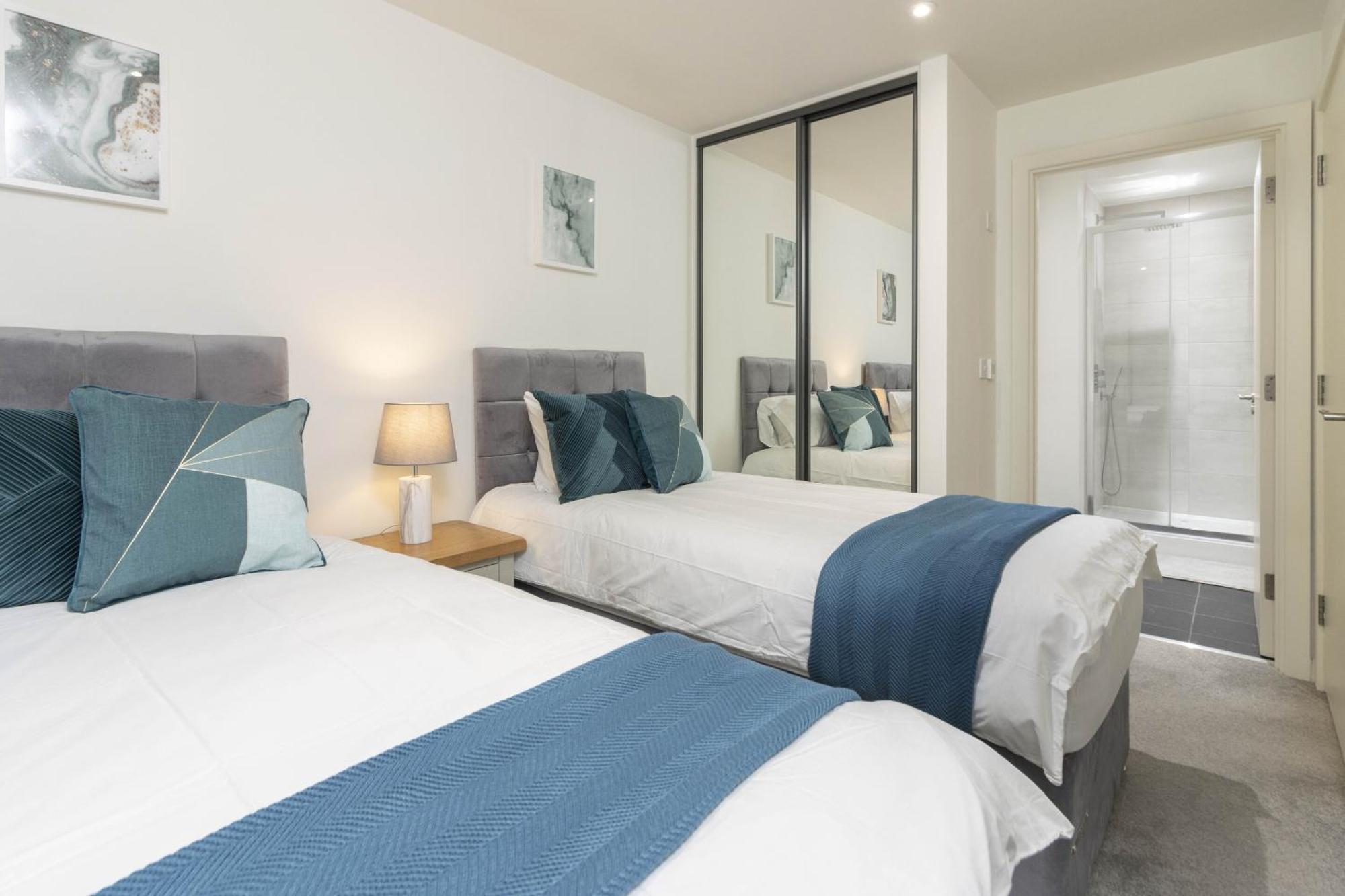 Linacre 1&2 - One And Two Bed Flat Behind The Cathedral With Free Parking And Fast Wifi Apartment Exeter Bagian luar foto