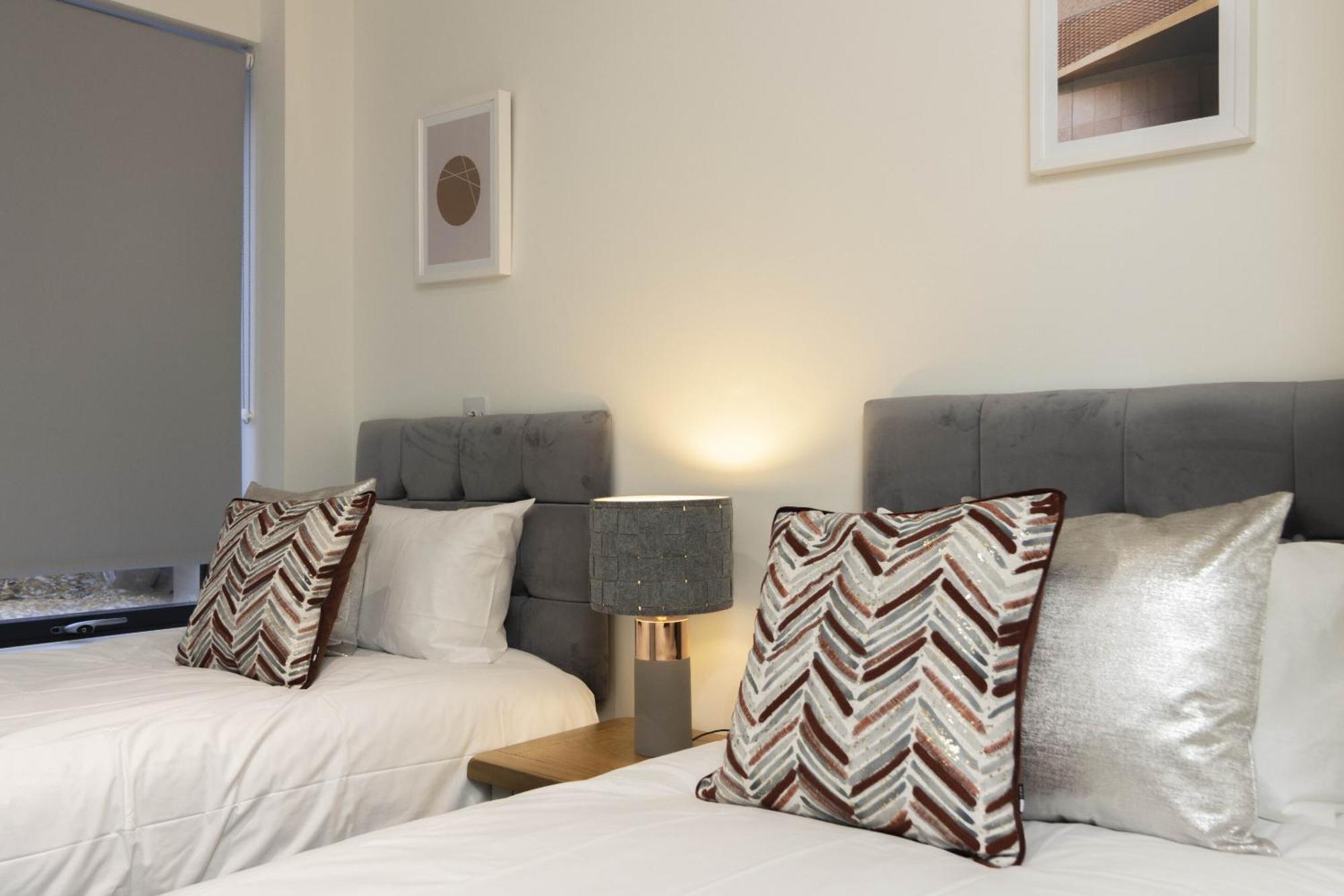 Linacre 1&2 - One And Two Bed Flat Behind The Cathedral With Free Parking And Fast Wifi Apartment Exeter Bagian luar foto