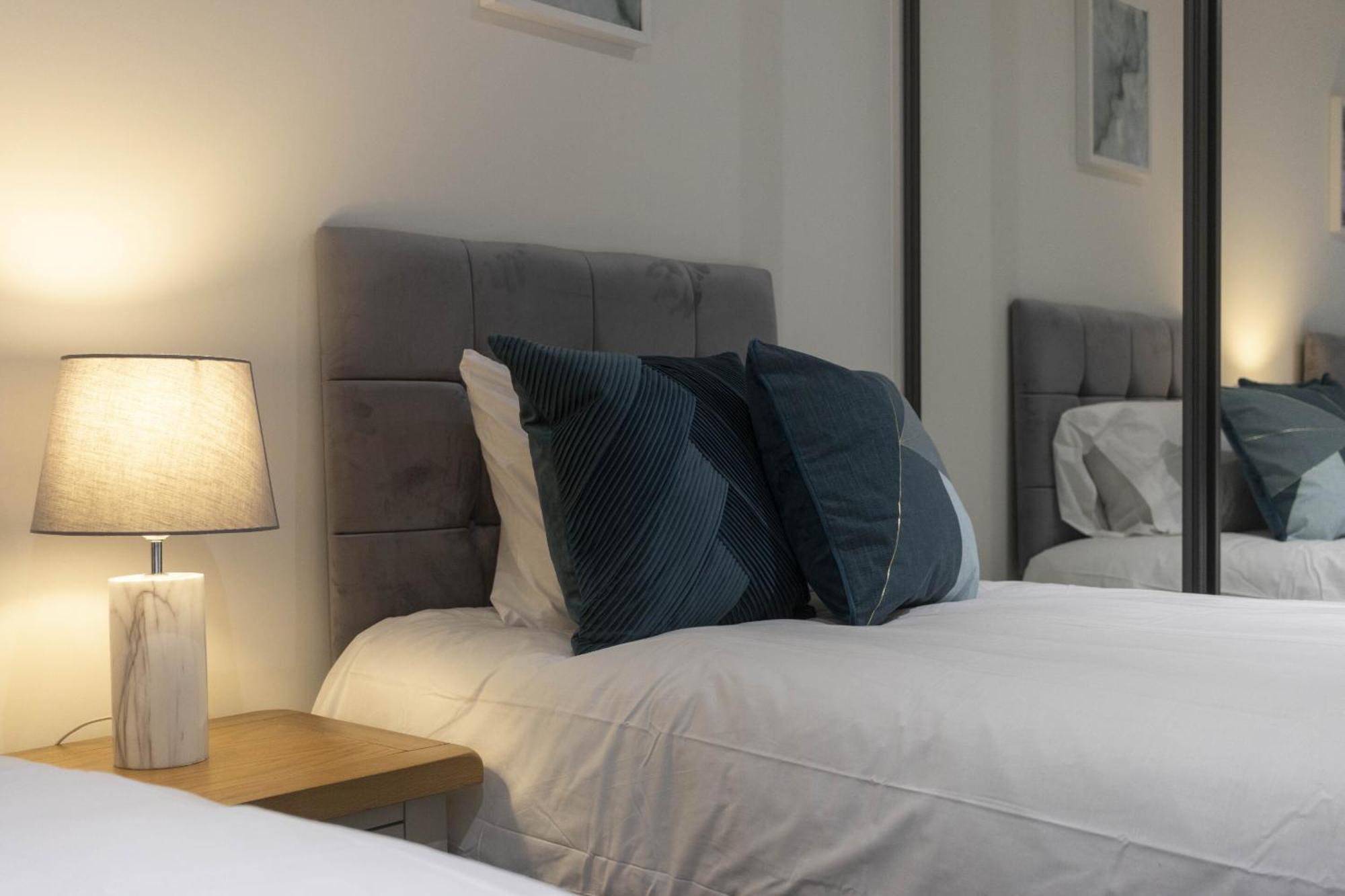 Linacre 1&2 - One And Two Bed Flat Behind The Cathedral With Free Parking And Fast Wifi Apartment Exeter Ruang foto